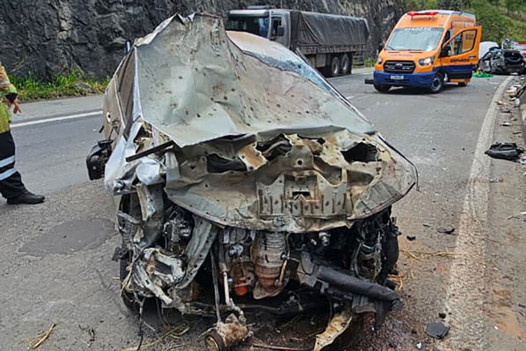 Acidente grave na BR-040 deixa um morto e dois feridos em Matias Barbosa 2 Acidente grave na BR-040 deixa um morto e dois feridos em Matias Barbosa