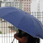 Inmet emite alerta de chuvas de até 100 mm por dia