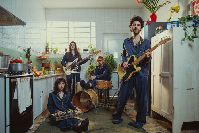 Lanches e Filmes do Mato lançam clipe da música ‘A espada era a lei’ 1 clipe ‘A espada era a lei’