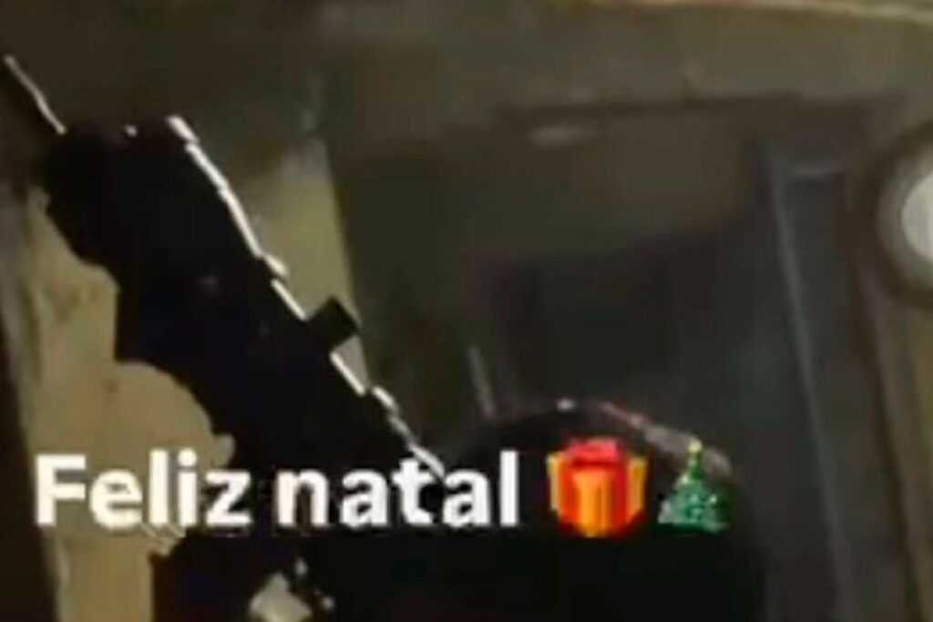 Fuzil exibido em festa de Natal é apreendido na Zona Norte 2 fuzil divulgacao pmmg