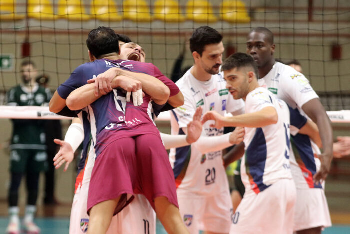 Com baixa no elenco, JF Vôlei tem confronto direto contra São José pela Superliga