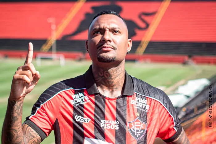 Lateral-esquerdo natural de cidade da região é anunciado pelo Vitória