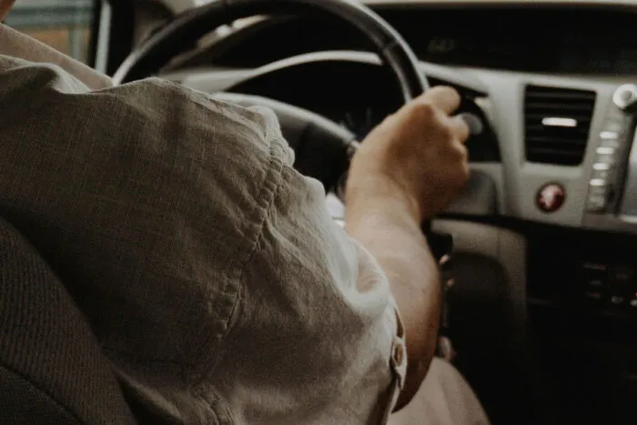 Motorista é condenada a devolver R$ 88,8 mil após transferências sem autorização de idosa 2 motorista condenada