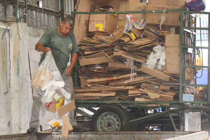Retirada de galpões de reciclagem do Centro é alvo de críticas em Juiz de Fora 4 reciclaveis galpao