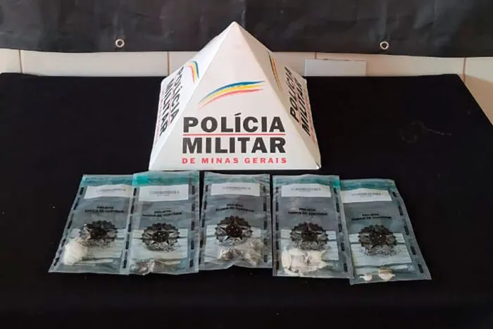 Mãe é presa por ordenar filho de 13 anos a vender maconha, crack, cocaína e haxixe