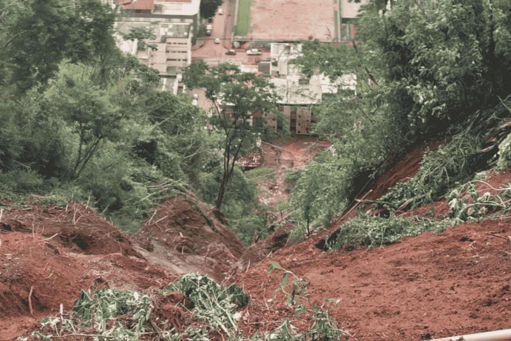 Chuvas | Morro do Cristo deslizamento (24/02)