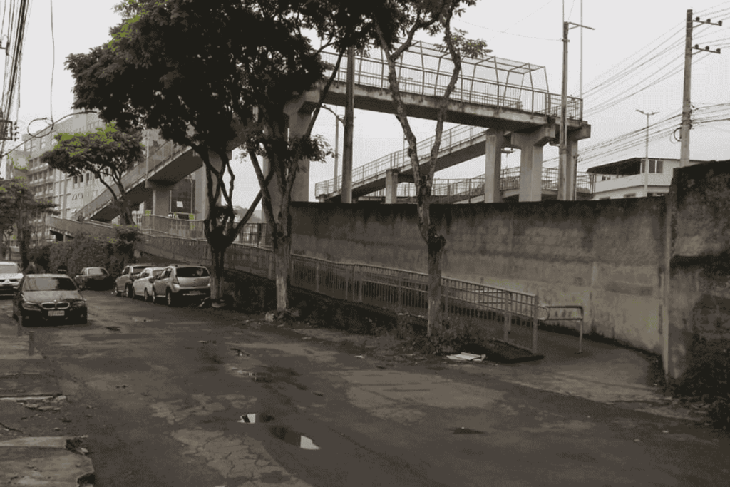 Pedestres denunciam uso de passarela por motocicletas no Bairro Industrial 1 1200 x 800 5