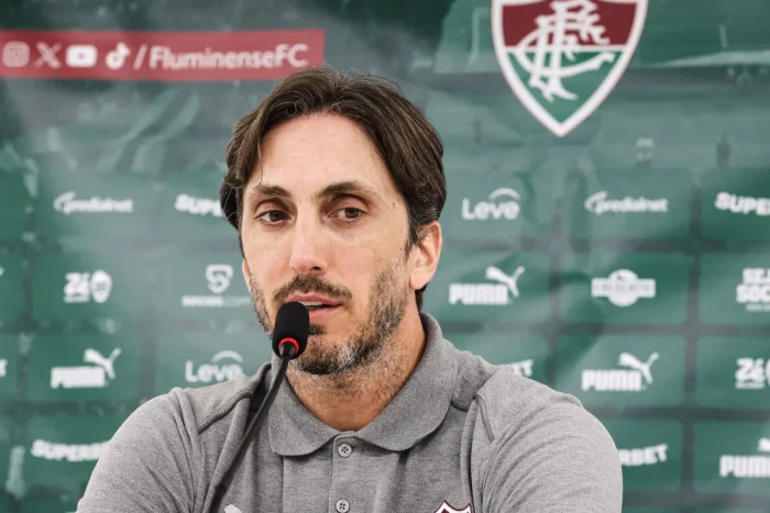 Zubeldia critica gramado sintético após derrota do Fluminense para o Palmeiras 2 Zubeldia critica gramado sintético após derrota do Fluminense para o Palmeiras