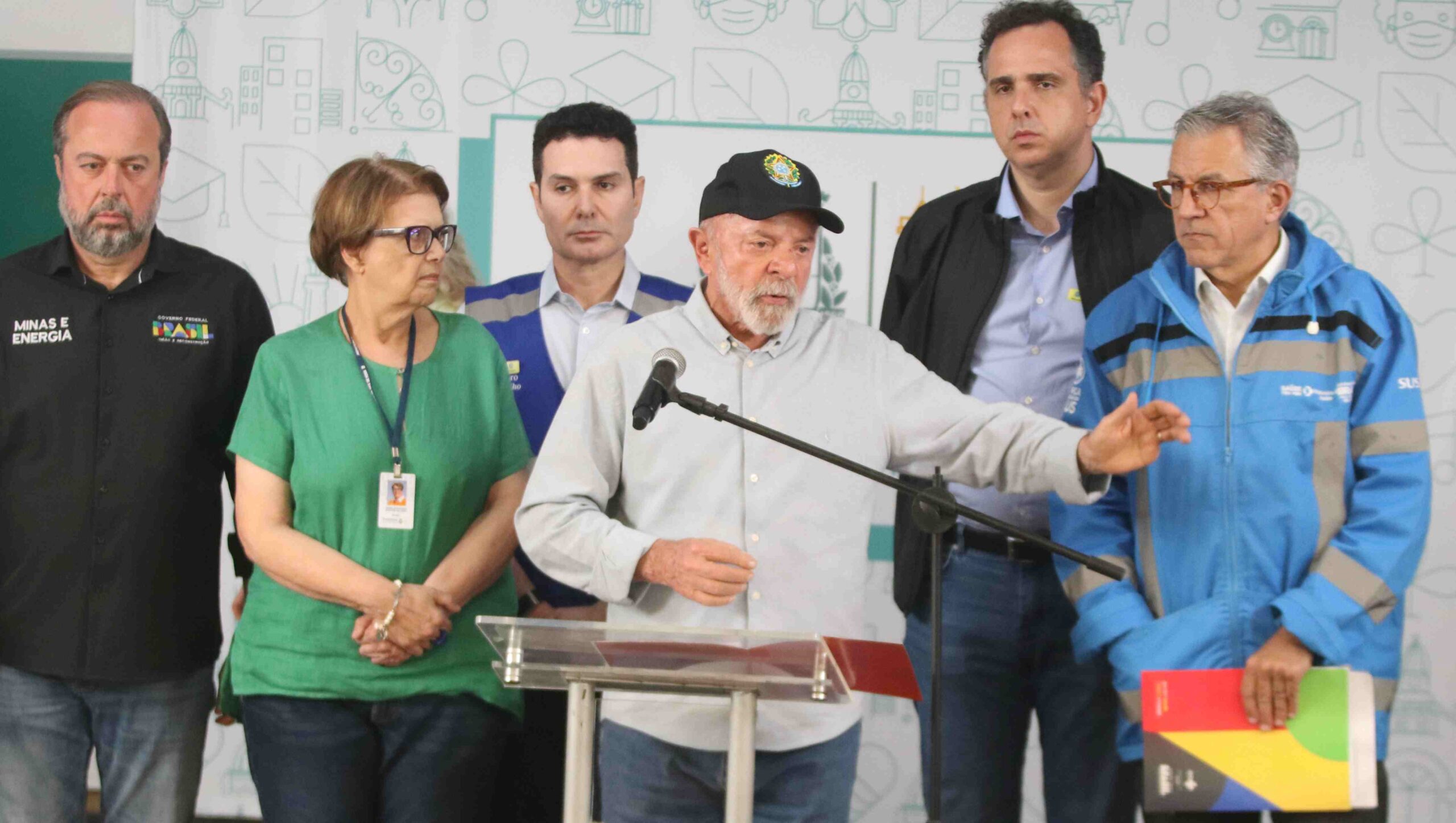 "Iremos ajudar os prefeitos a recuperar as cidades", garante Lula 1 "Iremos ajudar os prefeitos a recuperar as cidades", garante Lula