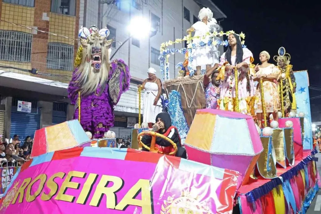 Roseira da Zona Sul leva ritmos que celebram diversidade cultural brasileira à avenida 1 Roseira da Zona Sul leva ritmos que celebram diversidade cultural brasileira à avenida