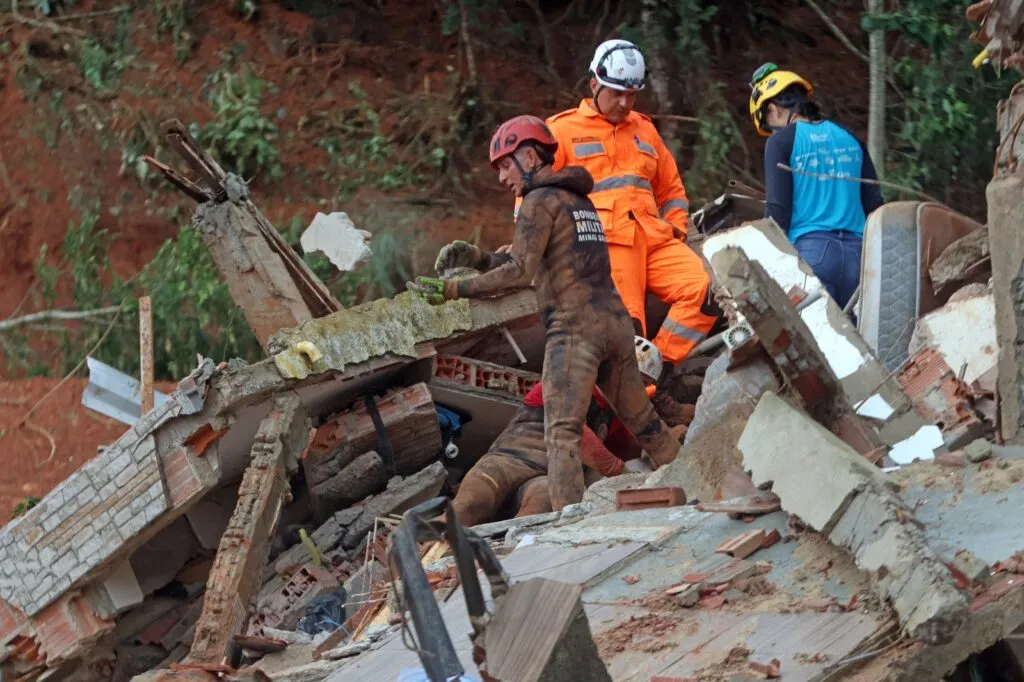 Buscas no Parque Burnier localizam mais cinco corpos e bombeiros procuram 11 desaparecidos em Juiz de Fora 1 Parque Burnier - Leonardo Costa
