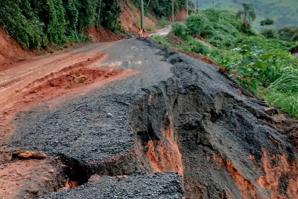 “Estamos ilhados”: moradores do Bairro Niterói pedem ajuda deslizamentos causados pelas chuvas