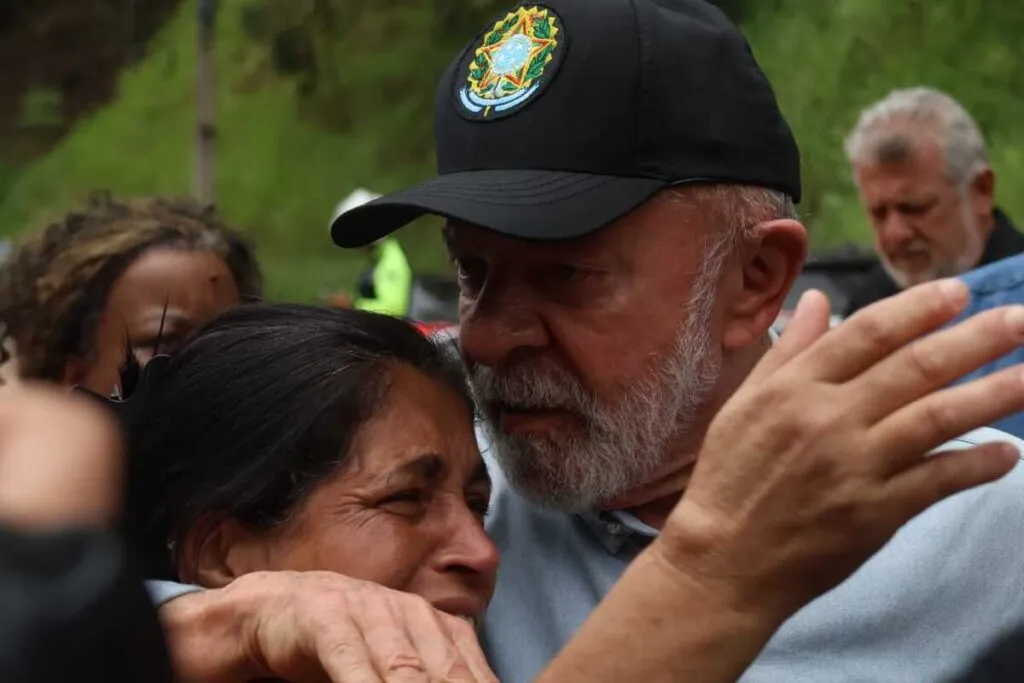 "Todo mundo que perdeu uma casa, vai receber uma casa", afirma presidente Lula