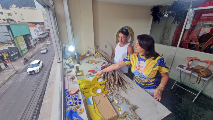 Para além dos barracões: o impacto econômico dos desfiles das escolas de samba em Juiz de Fora 7 carnaval producao desfile