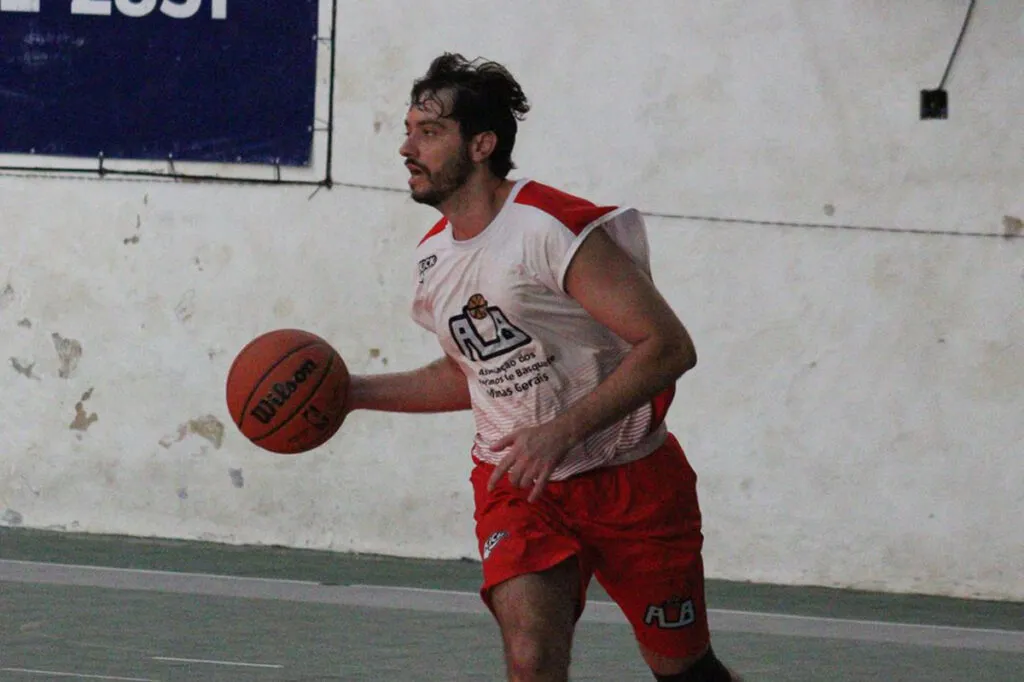 Juiz-forano é convocado para a Seleção Brasileira master de basquete