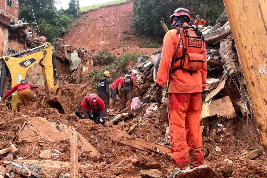 Chuvas: Corpo de Bombeiros confirma 21 mortes em Juiz de Fora