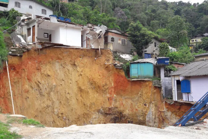Justiça Federal condena Concer e ANTT por cratera na BR-040 e fixa danos morais coletivos em R$ 300 mil 1 comunidade contorno br 040 petropolis foto prefeitura de petropolis