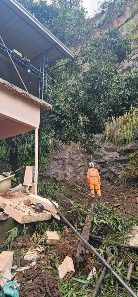 deslizamento de terra ceramica