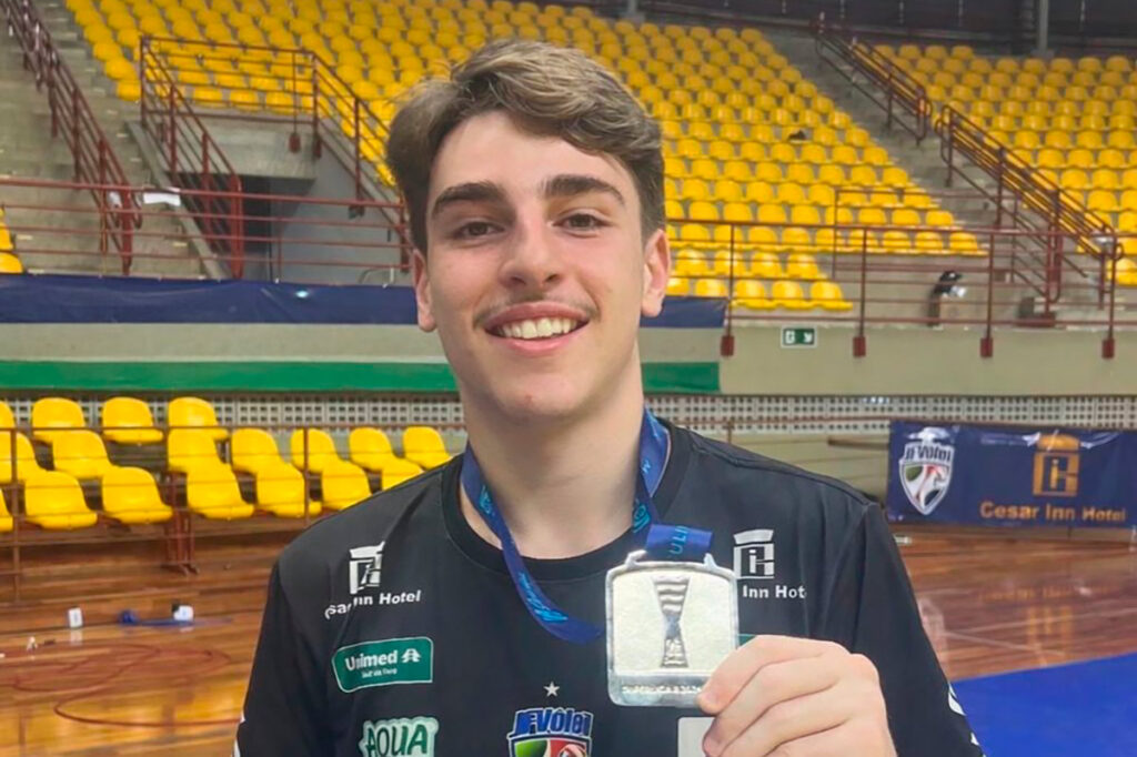 Sobrinho de Giovane Gávio deixa base do JF Vôlei rumo ao Joinville 2 Sobrinho de Giovane Gávio deixa base do JF Vôlei rumo ao Joinville