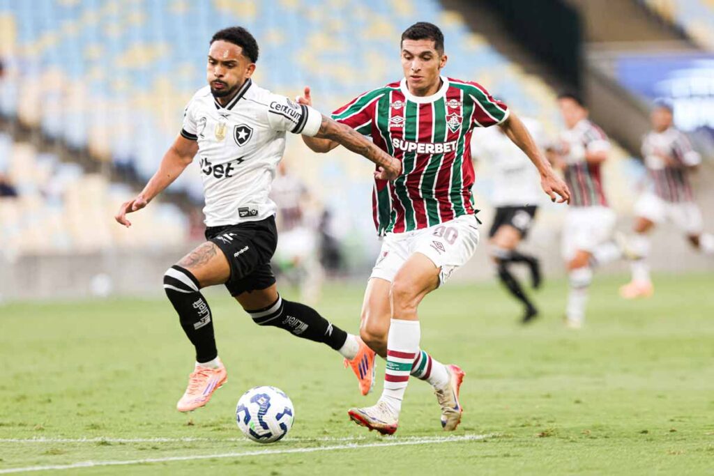 Vitinho abre o jogo sobre futuro no Botafogo após notícias de transferência