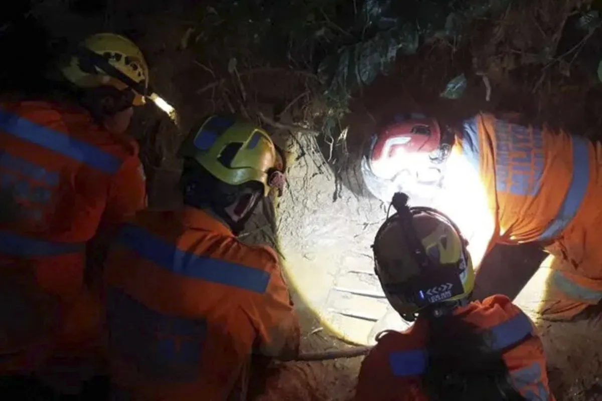 Polícia divulga características de homem soterrado durante chuvas na região 2 Polícia divulga características de homem soterrado durante chuvas na região