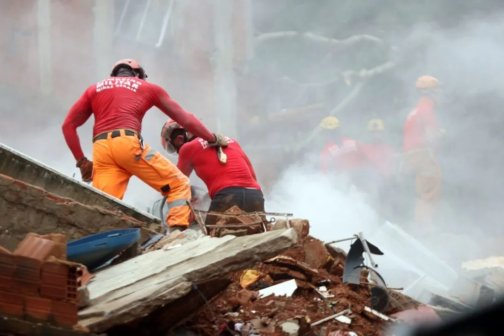 Sobe para 59 o número de mortos após chuvas em Juiz de Fora 1 juiz de fora tragedia