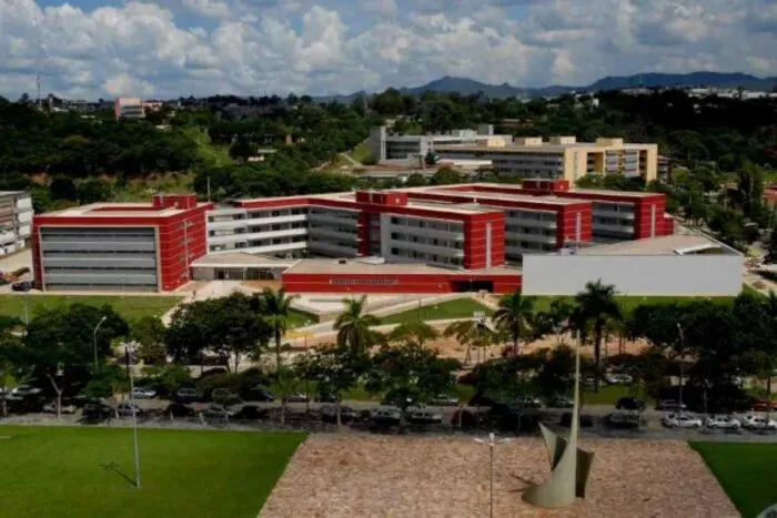 UFMG abre série de concursos para professores com salários de até R$ 13,7 mil