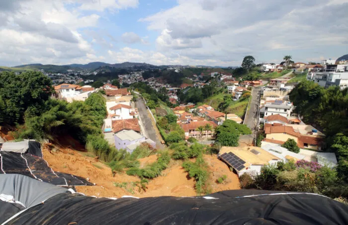 'Estamos invisíveis': moradores do Bom Clima denunciam risco de novos deslizamentos e falta de respostas 2 BAIRRO BOM CLIMA FELIPE COURI 6.jpg