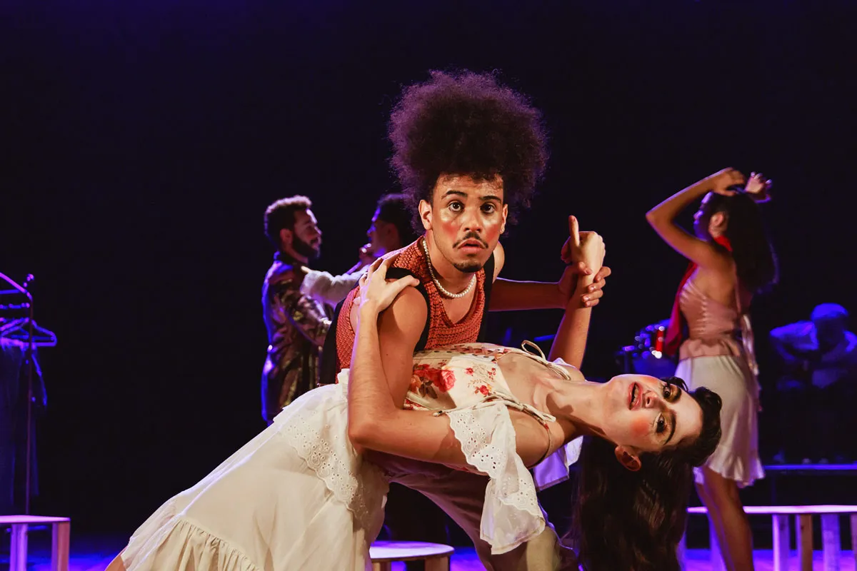 CURITIBA---Um-Homem-Célebre---Marcella-Calixto-(1) CURITIBA---Um-Homem-Célebre---Marcella-Calixto-(1)