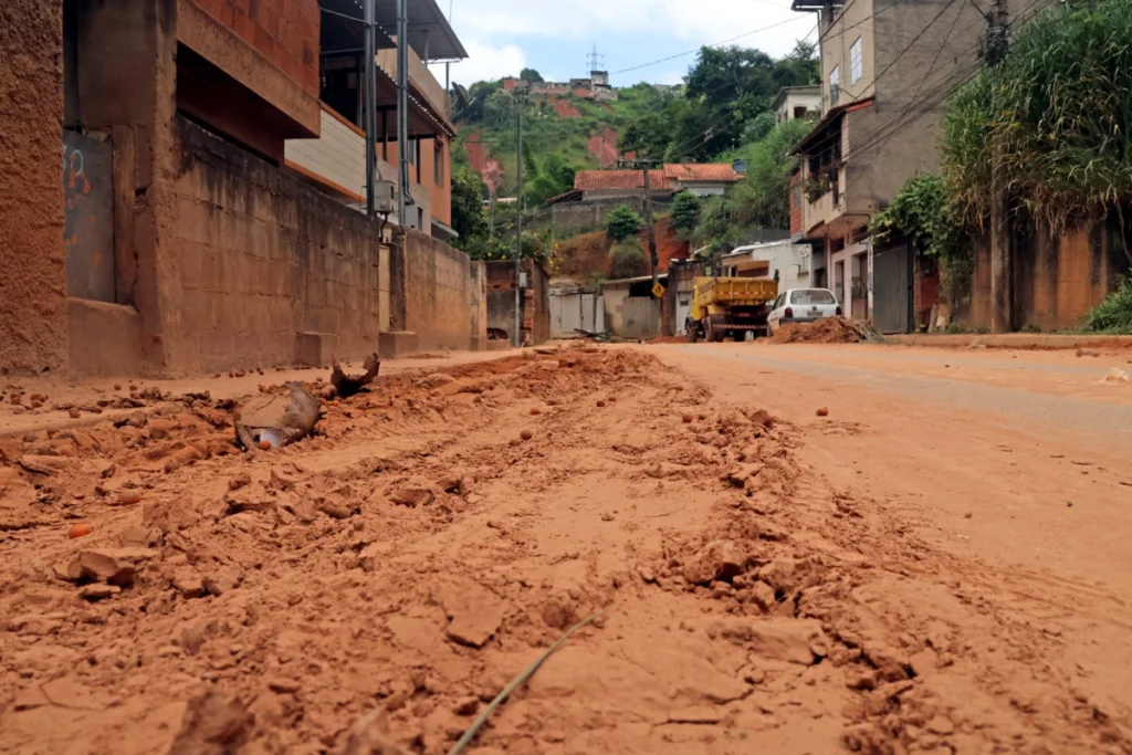 Crédito para empresas do Governo Federal após chuvas em Juiz de Fora e Ubá busca apoiar a retomada econômica nas cidades atingidas.