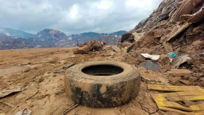 ENTULHOS NO PARQUE DE EXPOSICOES FOTO LEONARDO COSTA 17