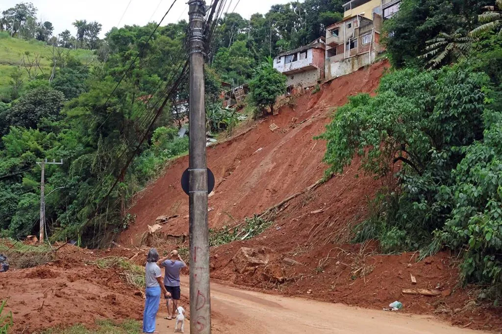 GRAMINHA---LEONARDO-COSTA-10-INTERNET