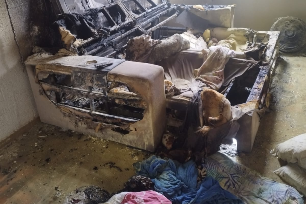 Incêndio atinge apartamento no Jardim do Sol; suspeita é de manuseio de isqueiro por criança 2 Incendio Jardim do Sol Divulgacao Corpo de Bombeiros