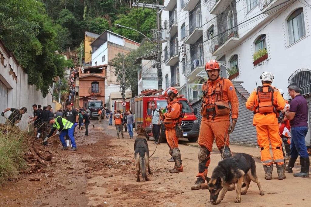 Entenda por que números de Bombeiros e Polícia Civil diferem após chuvas na Zona da Mata 1 crédito emergencial