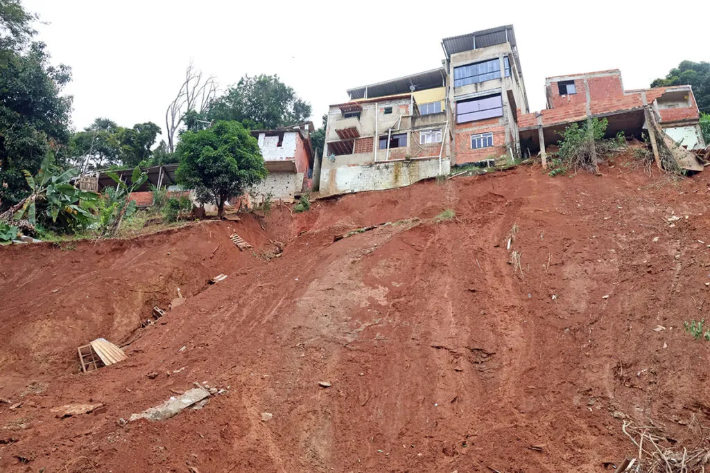R. Valdomiro Eloy do Amaral (sob a rua) - CRUZEIRO DO SUL - LEONARDO COSTA 05.jpg
