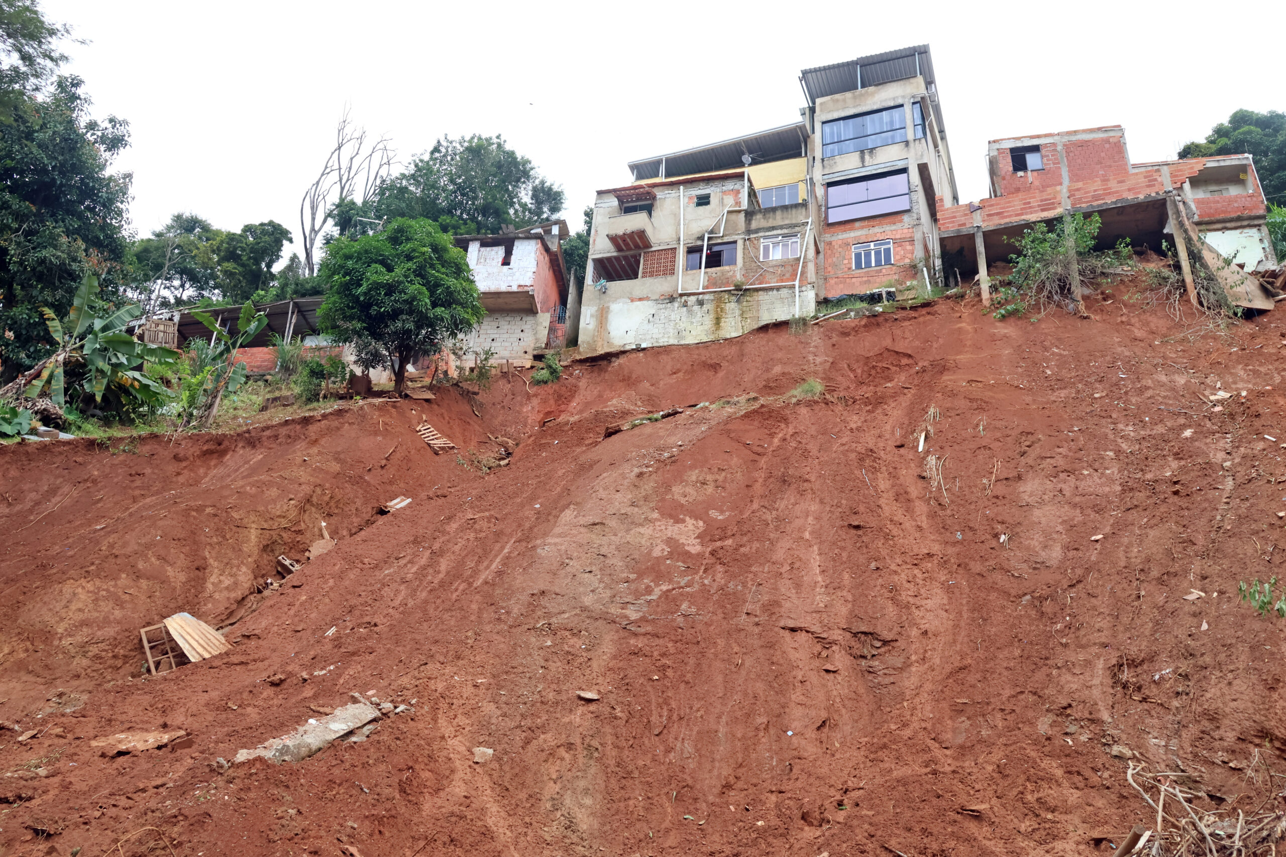 R. Valdomiro Eloy do Amaral (sob a rua) - CRUZEIRO DO SUL - LEONARDO COSTA 05.jpg R. Valdomiro Eloy do Amaral (sob a rua) - CRUZEIRO DO SUL - LEONARDO COSTA 05.jpg