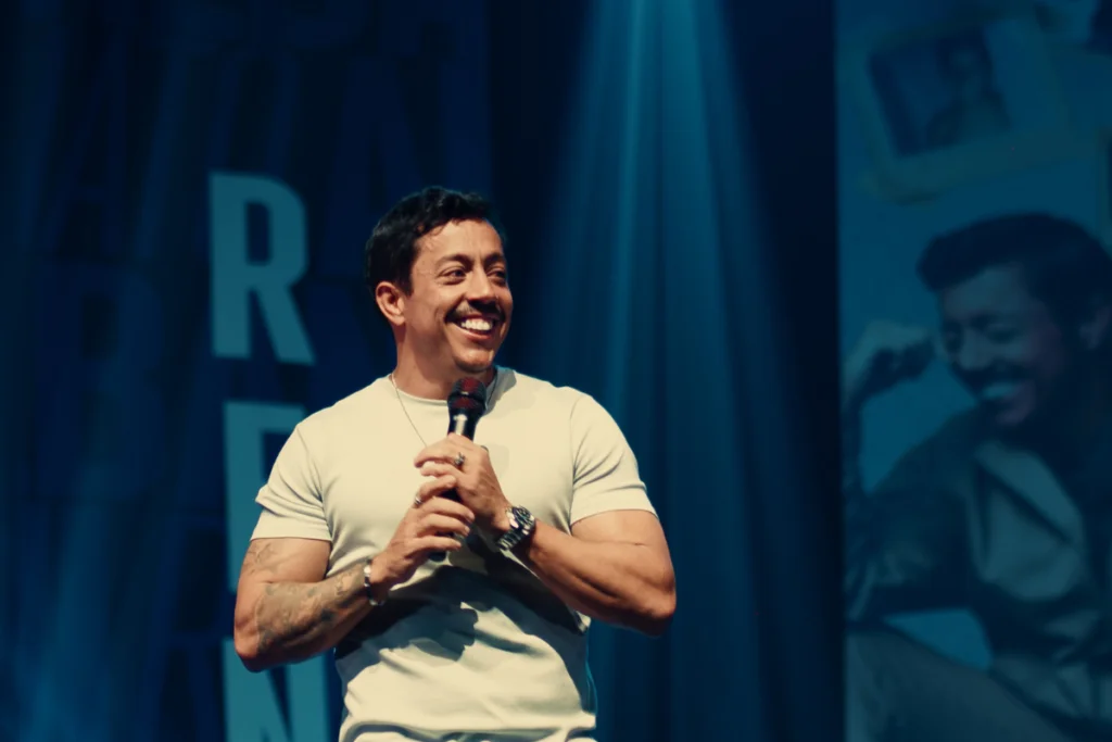 Renato Albani apresenta o show A Ignorância é uma Dádiva nesta sexta-feira, no Cine-Theatro Central, às 19h e às 21h (Foto: Divulgação)