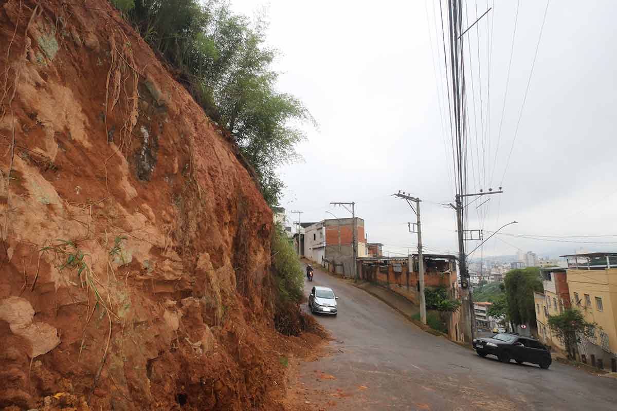 Deslizamentos mudam rotina e deixam moradores em vigília no Santa Cecília 2 SANTA CECILIA FELIPE COURI 9
