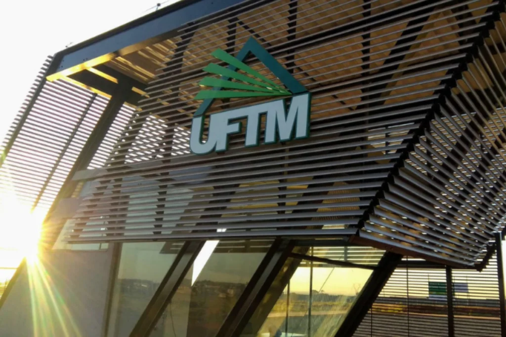 Concurso para professor na UFTM