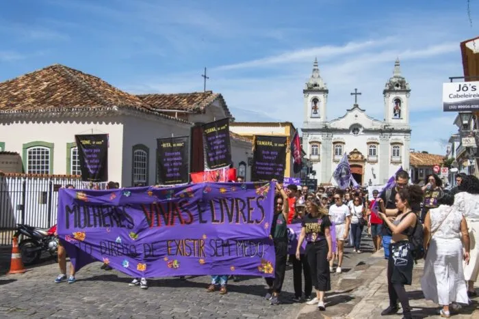 Ato marca Dia da Mulher e lembra vítimas de feminicídio em cidade do Campo das Vertentes