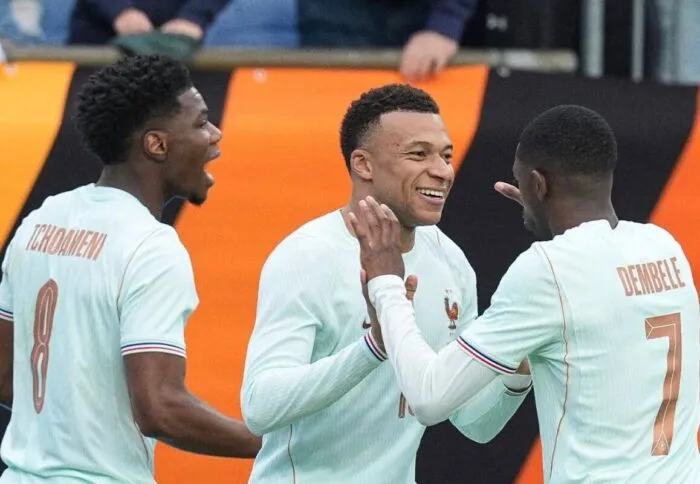 Mbappé ofusca Vini Júnior, e Brasil perde para a França com um a mais 1 amistoso foto reproducao rede social72