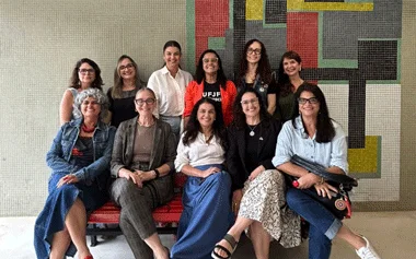 banco vermelho 1 Girlene Alves 230326 FOTO CADIJA COSTA com corte 1