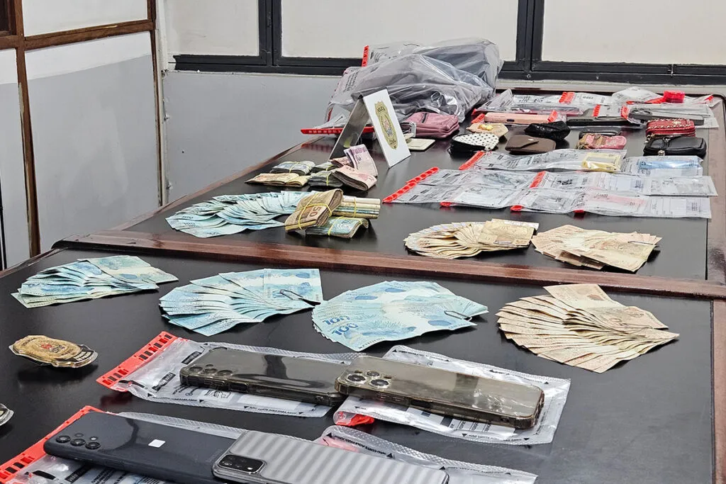 batedores-de-carteira-8--pedro-moysés batedores-de-carteira-8--pedro-moysés