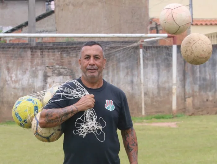 Walmir realiza trabalho social com crianças e adolescentes (Foto: Felipe Couri)
