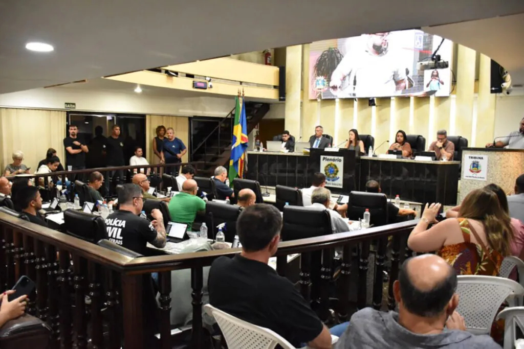 Pedido de cassação contra vereador avança na Câmara de Muriaé