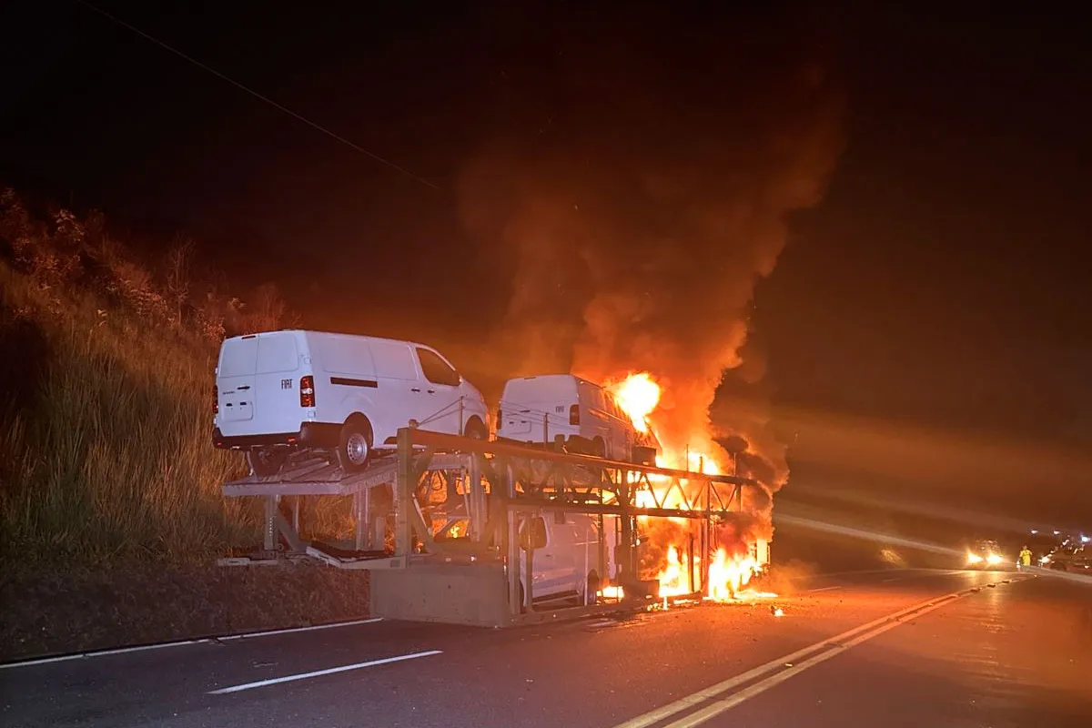 carreta-cegonha-bombeiros