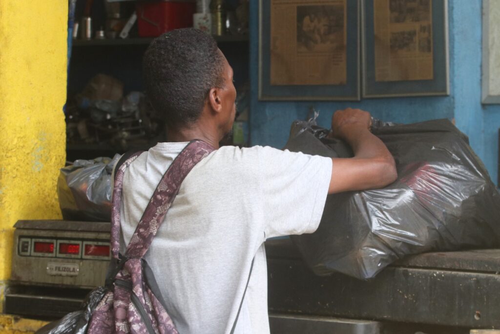 Câmara de JF discute retirada de galpões de reciclagem do Centro e direitos do catador em sessão