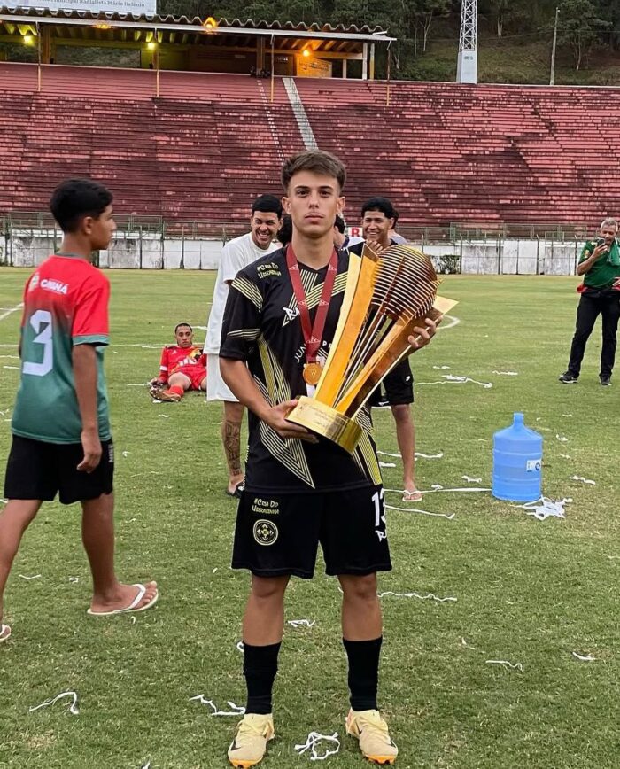 Meio-Campista de Santos Dumont vai para o futebol espanhol 2 erick 2. foto arquivo pessoal