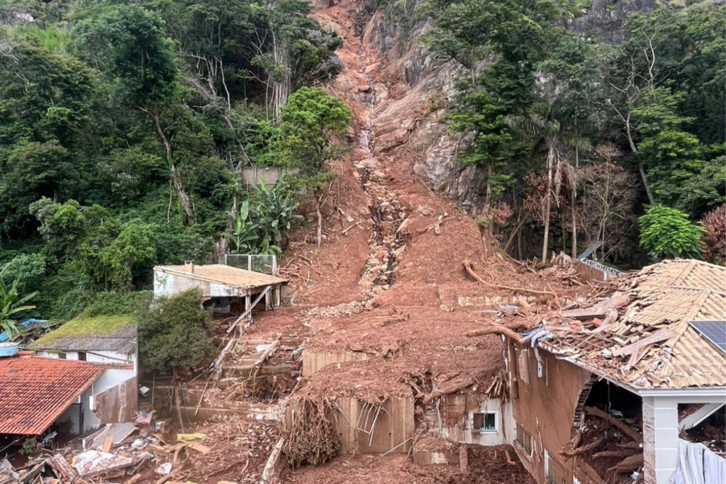 Morador mostra rota de fuga improvisada para salvar a família em prédio atingido no Paineiras