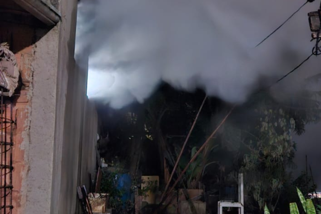 Incêndio atinge casa no Santa Luzia 2 fotos 34